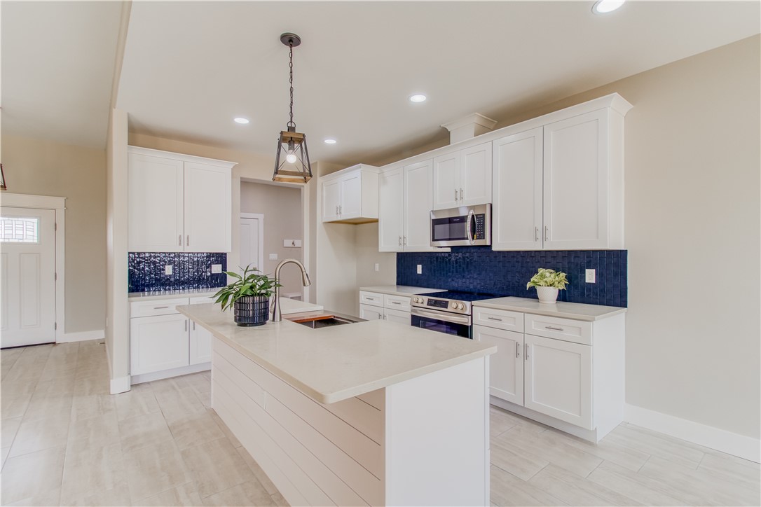 106 Mclead Property Photo 5