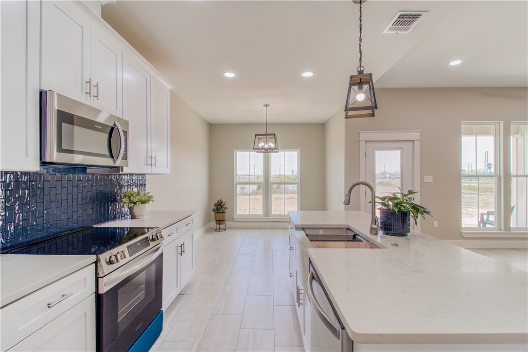 106 Mclead Property Photo 7