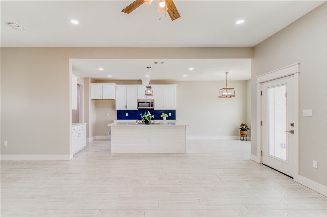 106 Mclead Property Photo 8
