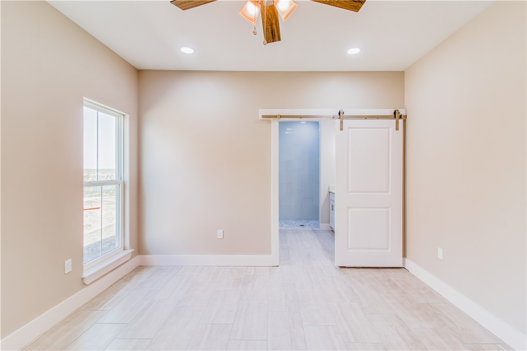 106 Mclead Property Photo 12