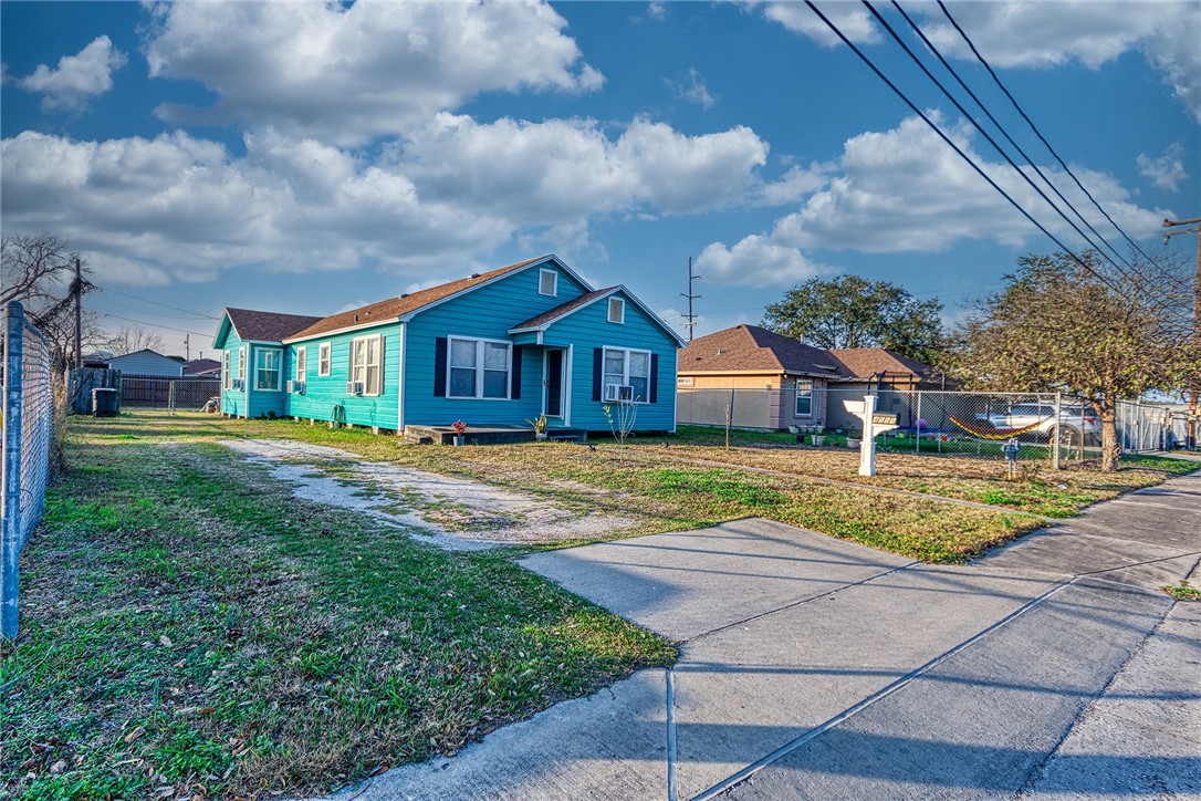 4509 Helen St Property Photo 2