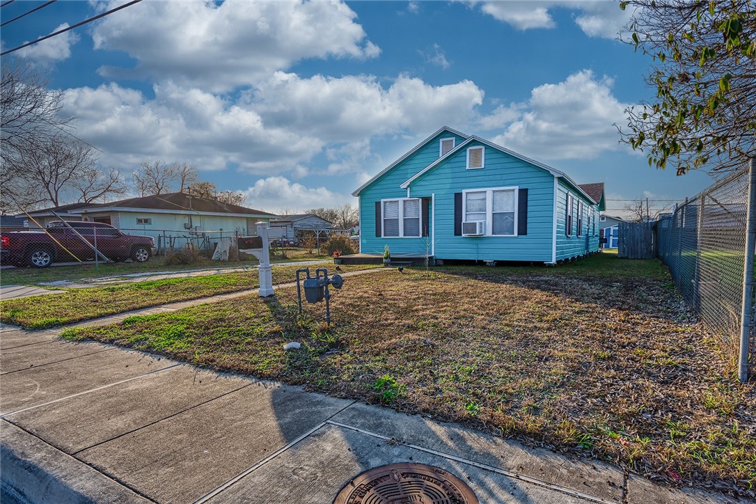 4509 Helen St Property Photo 3