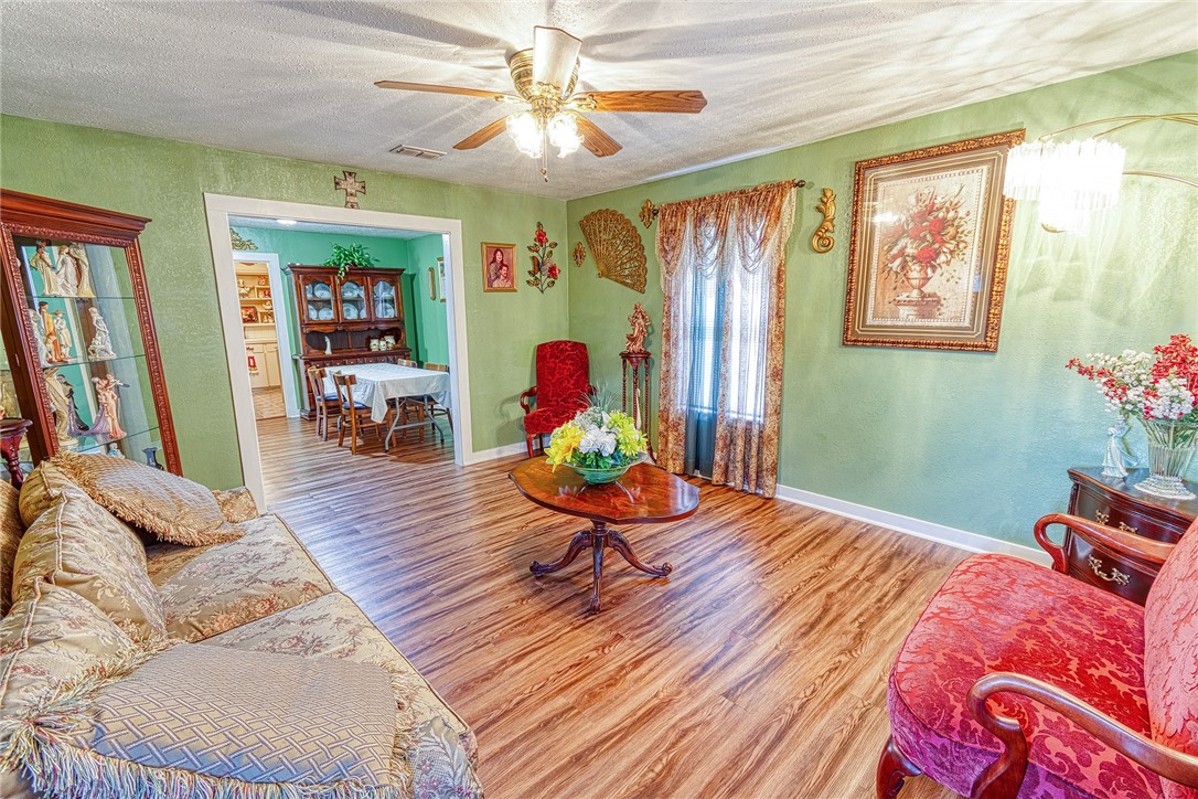 4509 Helen St Property Photo 5