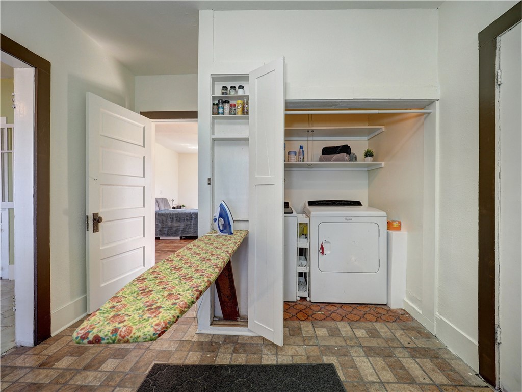 401 Harding St Property Photo 33