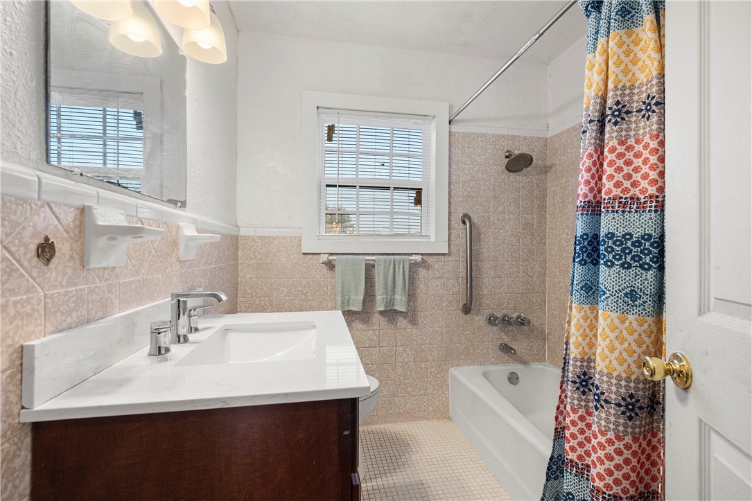 3825 Sarita St Property Photo 3