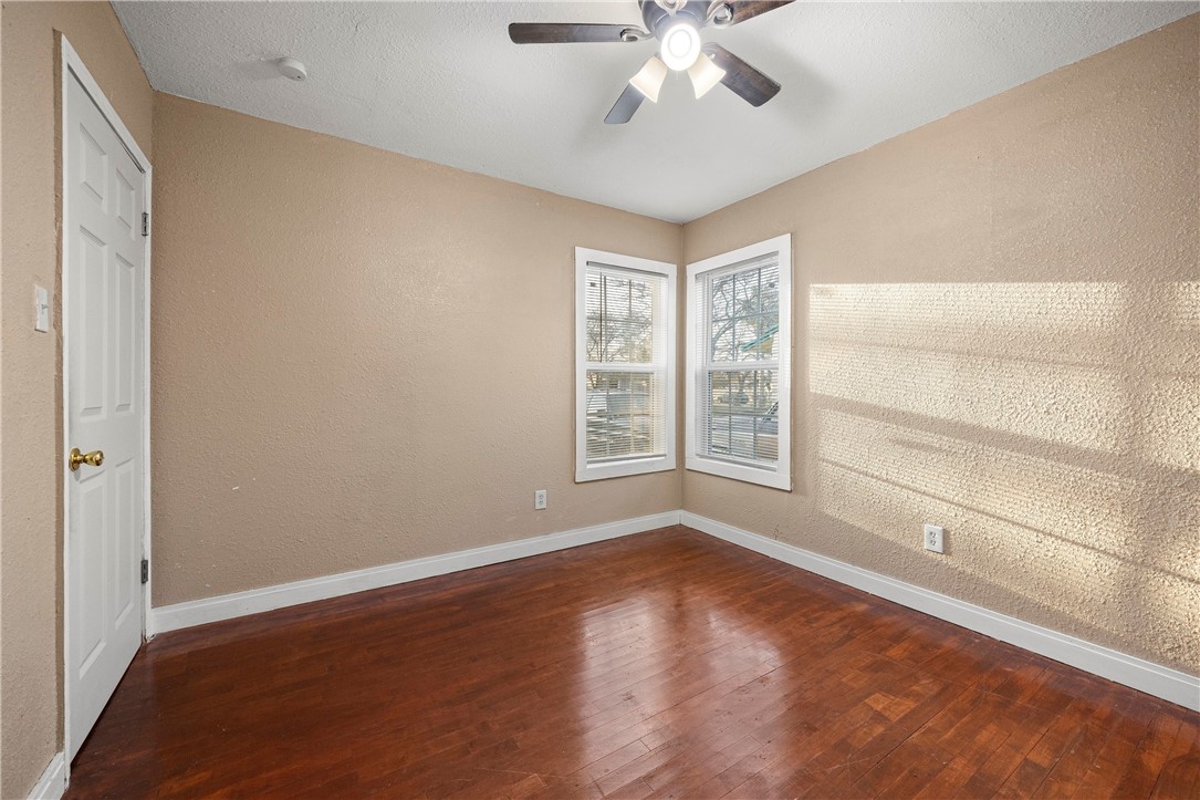 3825 Sarita St Property Photo 4