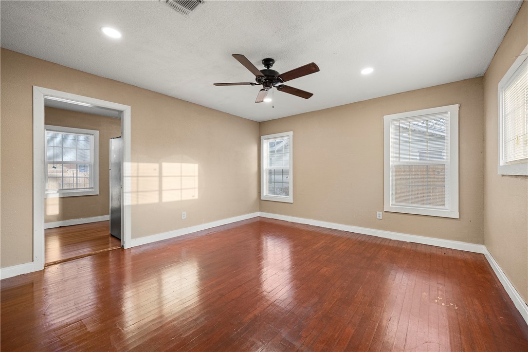 3825 Sarita St Property Photo 6