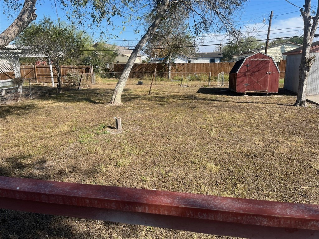 708 Jackson Ave Property Photo 4
