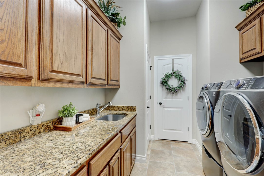 5933 Lago Vista Dr Property Photo 4