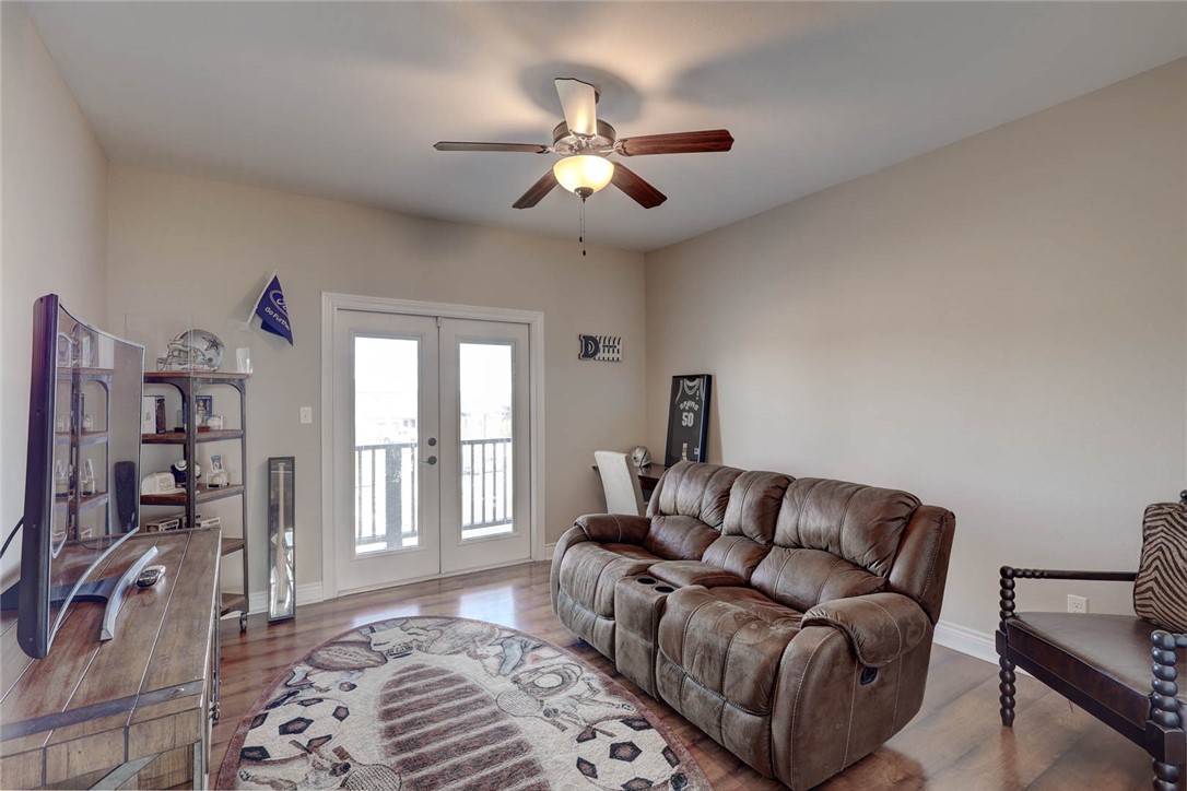 5933 Lago Vista Dr Property Photo 14