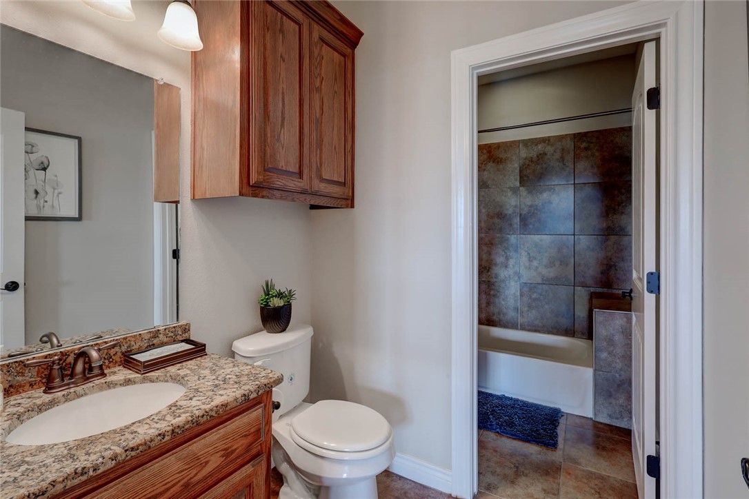 5933 Lago Vista Dr Property Photo 15