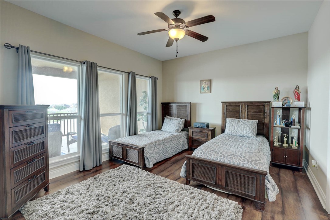 5933 Lago Vista Dr Property Photo 17