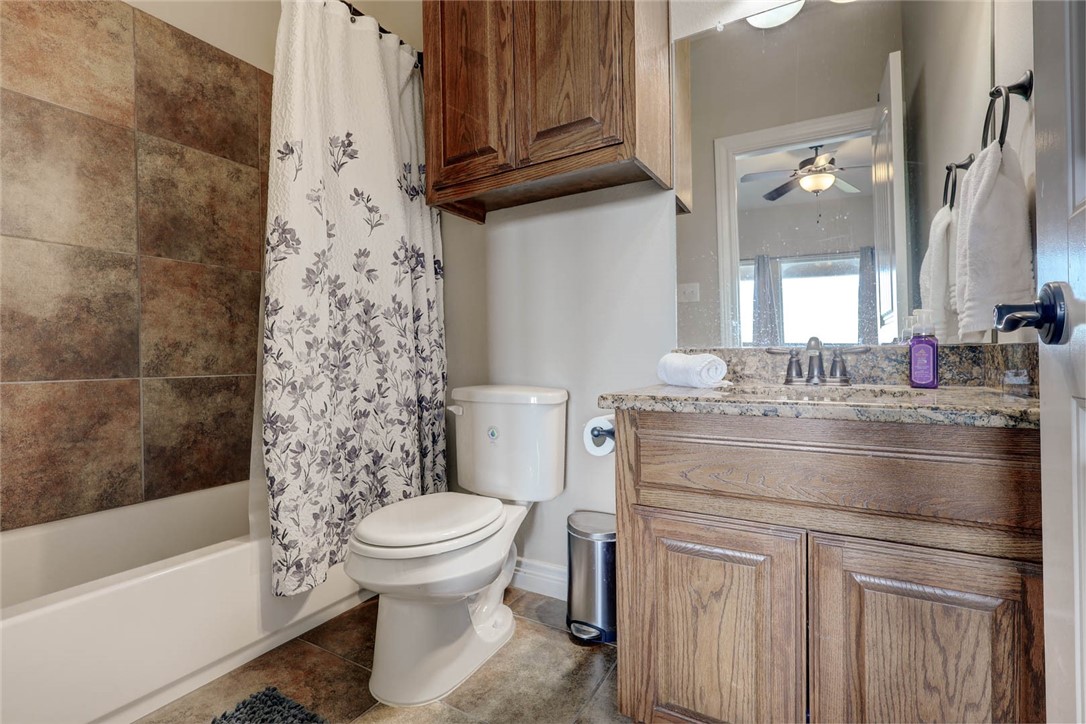 5933 Lago Vista Dr Property Photo 18