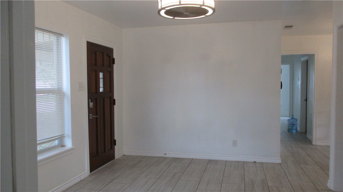 529 S Francis St Property Photo 4