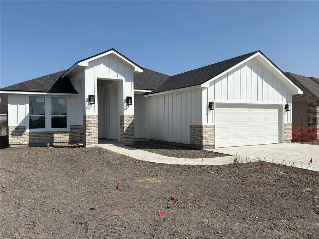 3010 E Stone Creek Dr Property Photo 2