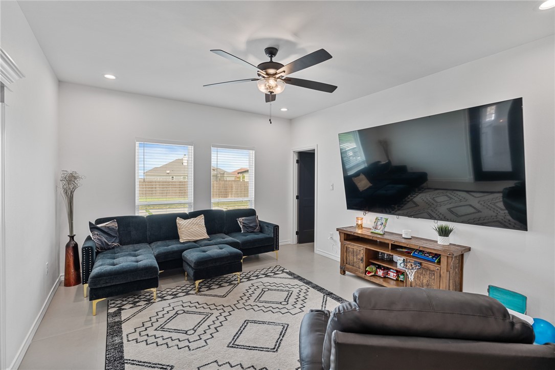 1366 Lion Heart Ct Property Photo 16