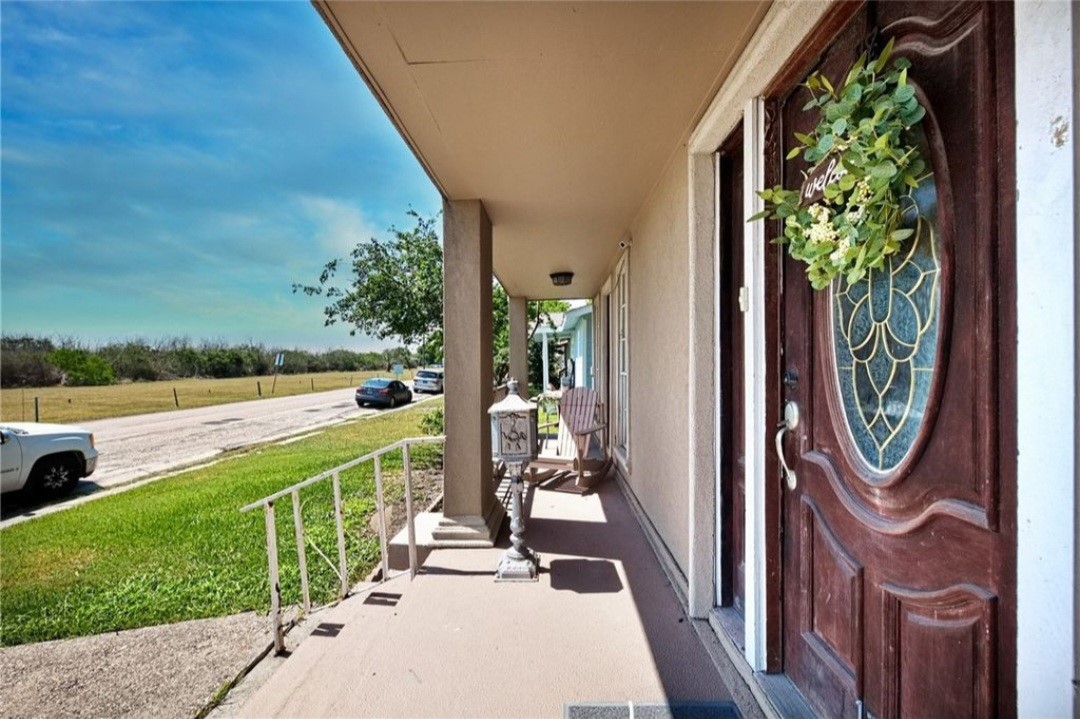1721 Wallace Ave Property Photo 2