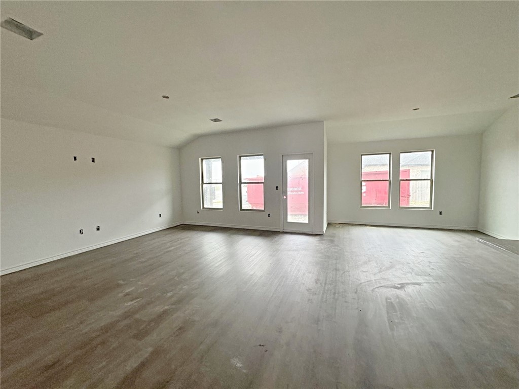 2601 Winterfell St Property Photo 3