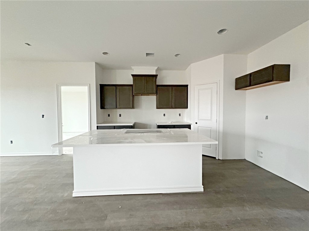 2601 Winterfell St Property Photo 4
