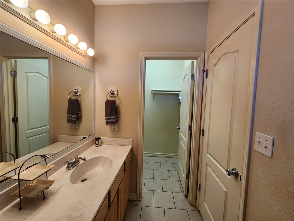 14202 Encantada Ave 403 Property Photo 25