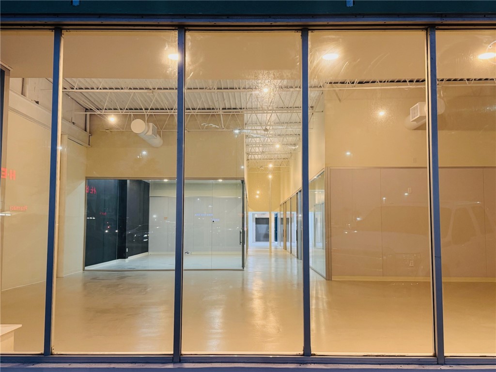 418 S Commercial Property Photo 2