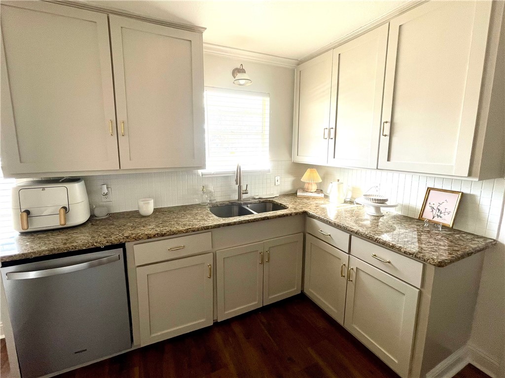 1502 Denver St Property Photo 8