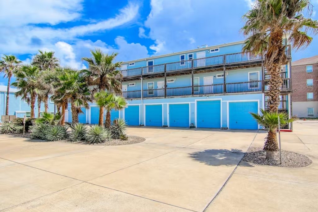 15010 Leeward Dr 4301 Property Photo 11
