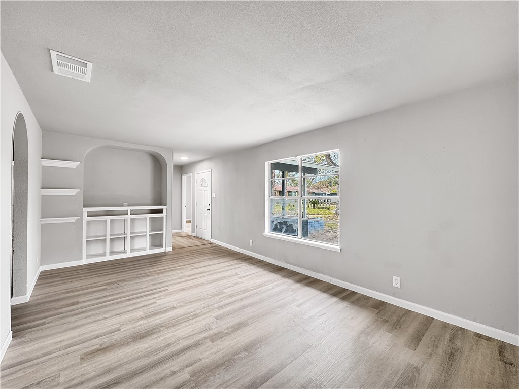 3153 Baybrook Dr Property Photo 2
