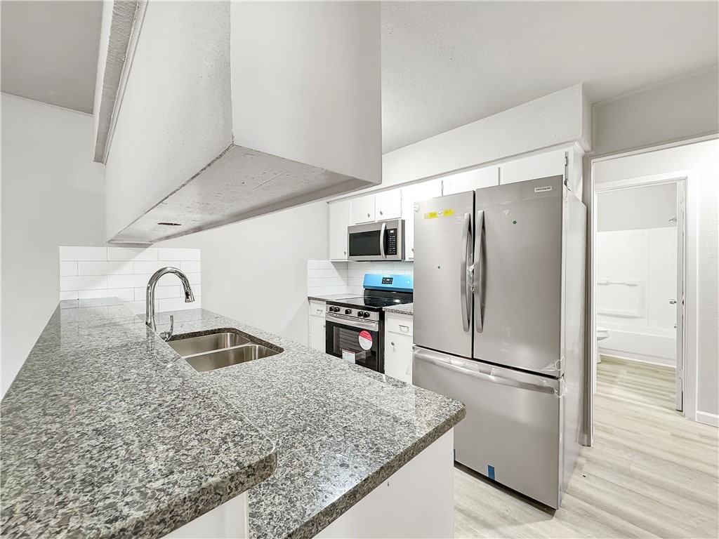 3153 Baybrook Dr Property Photo 4