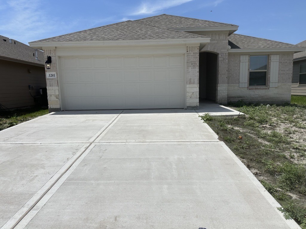 1201 Thames Chase Dr Property Photo 1