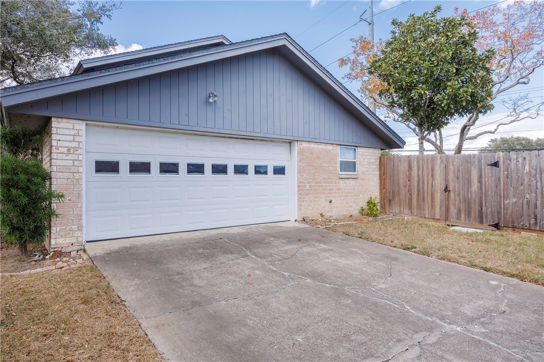 4826 Olympia Dr Property Photo 4