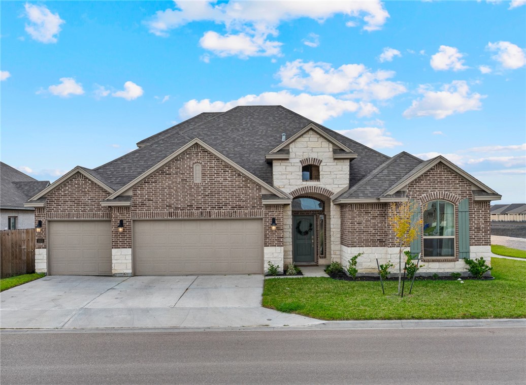 1353 London Towne Blvd Property Photo 1