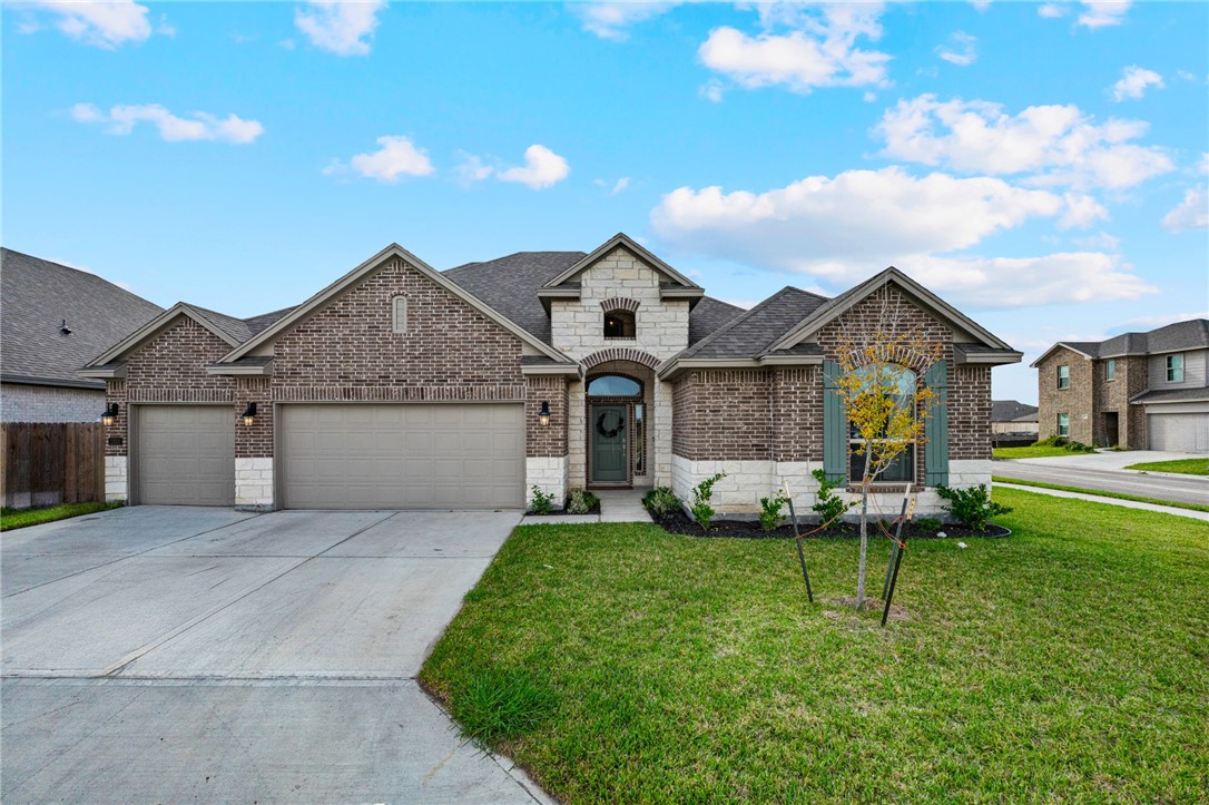 1353 London Towne Blvd Property Photo 2