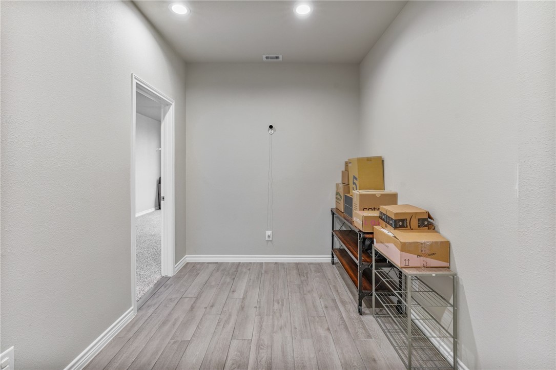 1353 London Towne Blvd Property Photo 18