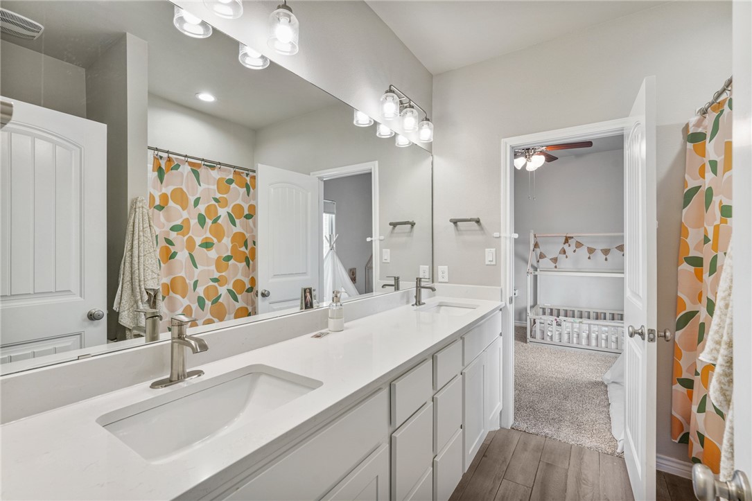 1353 London Towne Blvd Property Photo 20