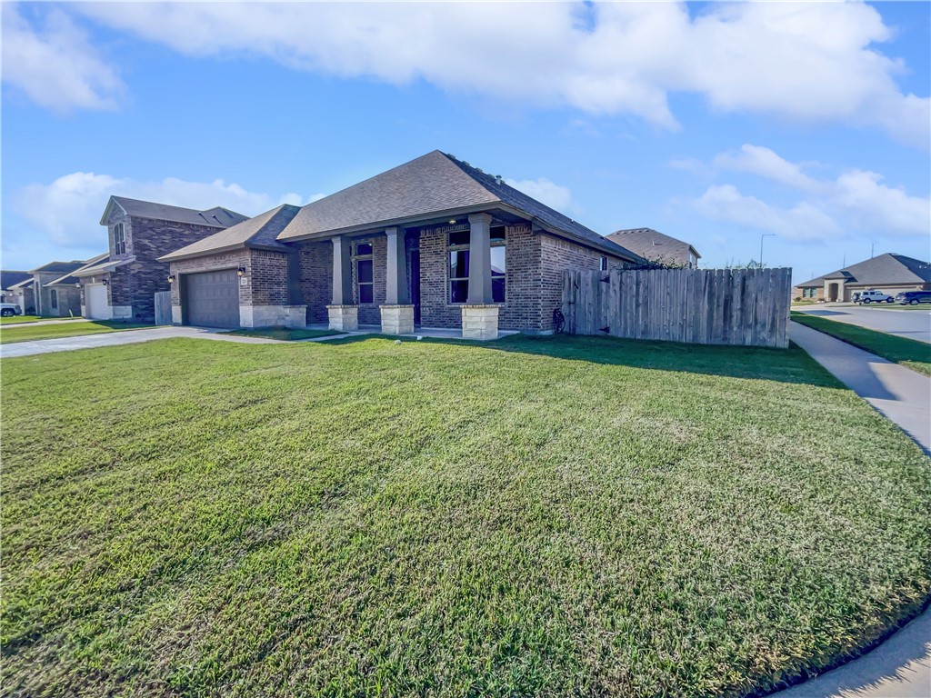 2105 Aquila St Property Photo 9