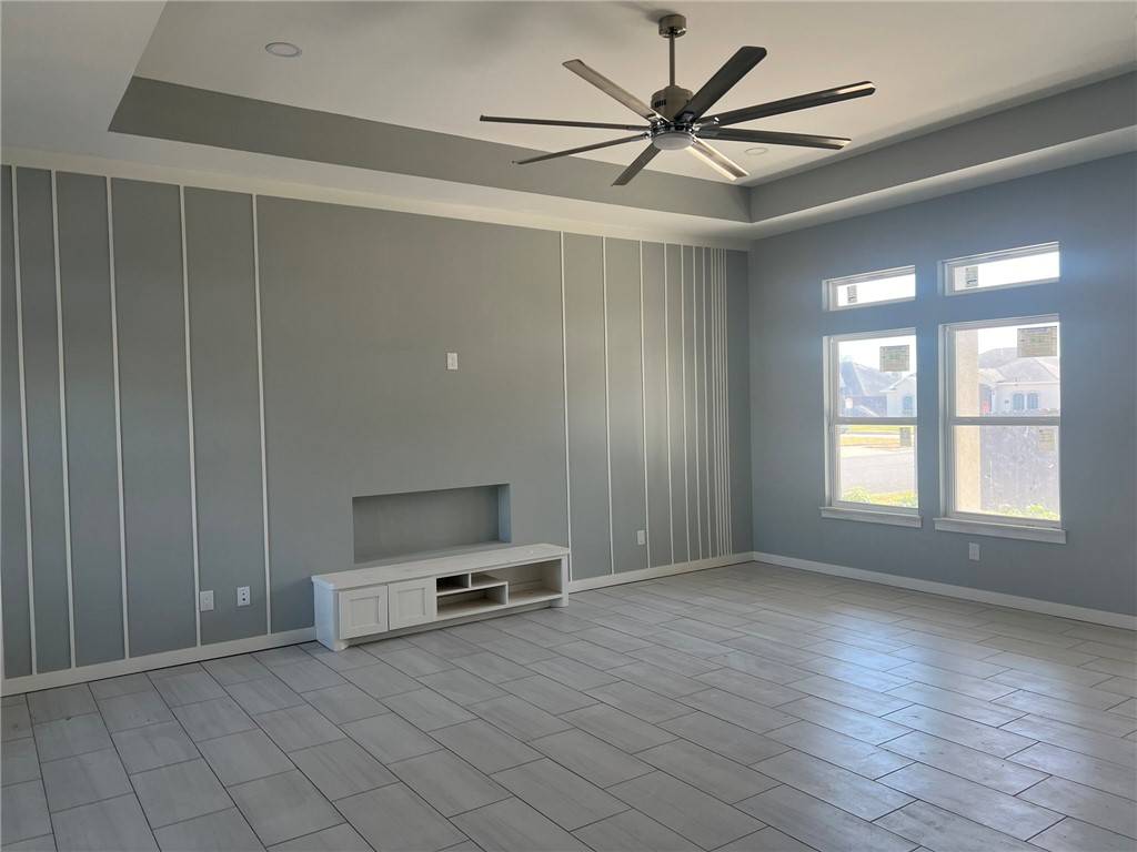 6865 La Salle Dr Property Photo 5