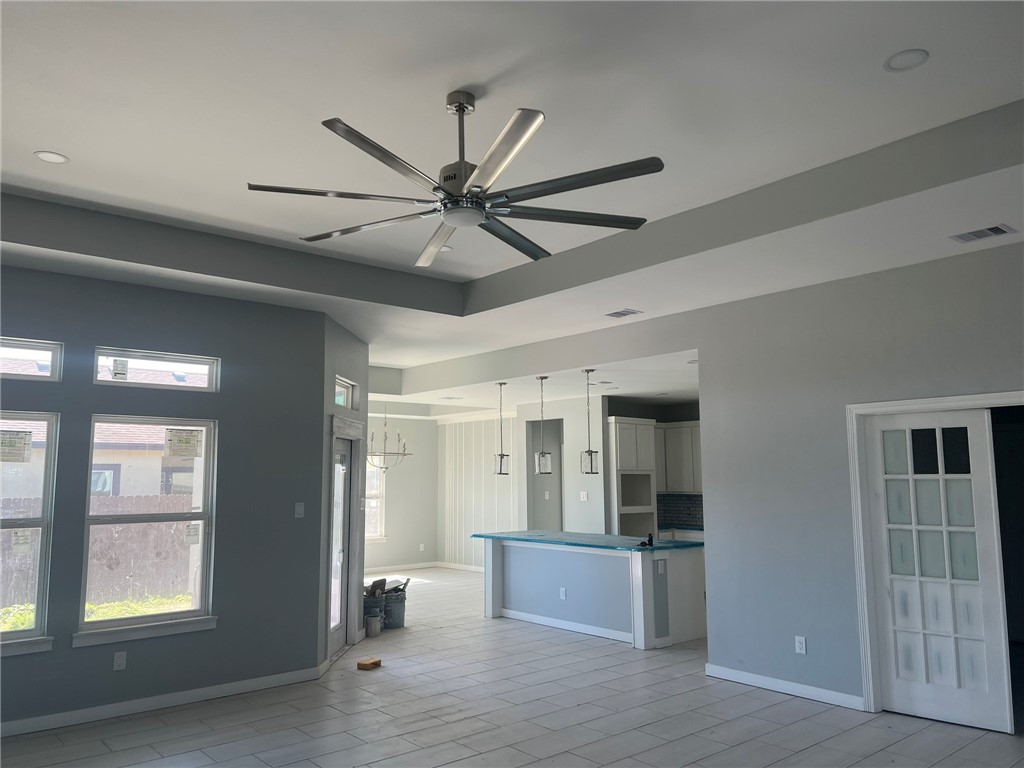 6865 La Salle Dr Property Photo 8