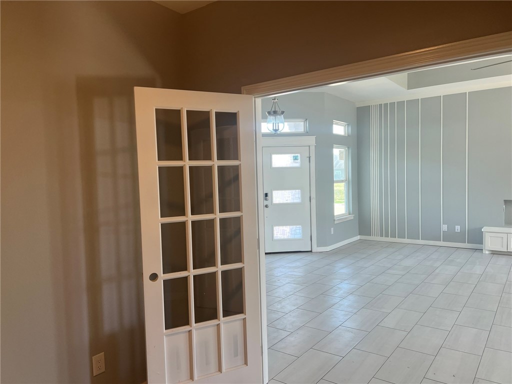 6865 La Salle Dr Property Photo 11