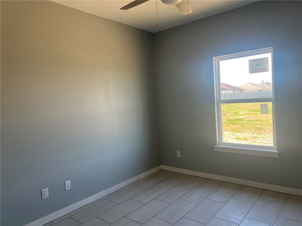 6865 La Salle Dr Property Photo 12