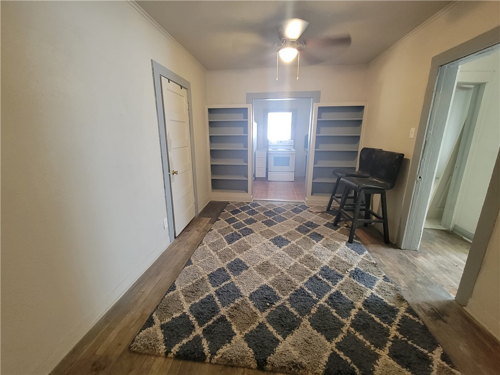 700 W Sinton St A Property Photo 2