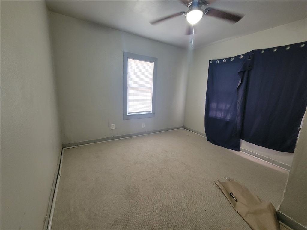 700 W Sinton St A Property Photo 5