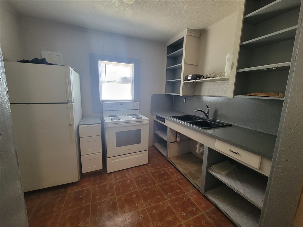 700 W Sinton St A Property Photo 6