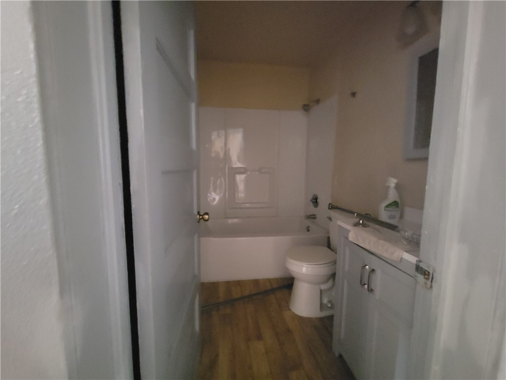 700 W Sinton St A Property Photo 9