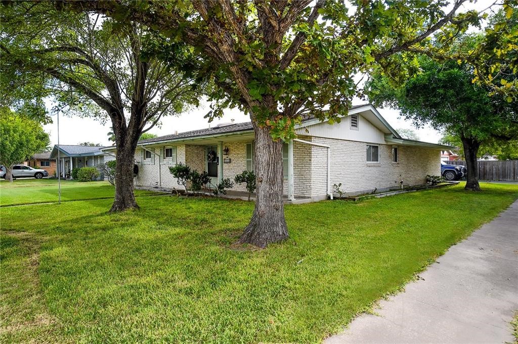 1338 Meadowlane Dr Property Photo 3