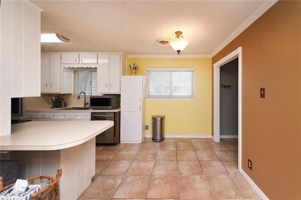 1338 Meadowlane Dr Property Photo 5