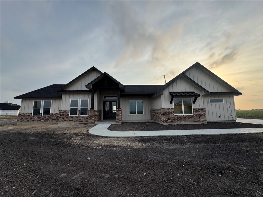 1525 Fenner Ranch Drive Property Photo 1