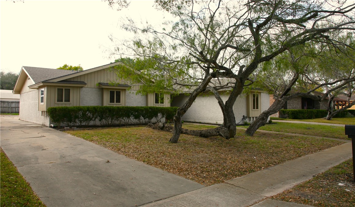 4517 Acushnet Dr Property Photo 1