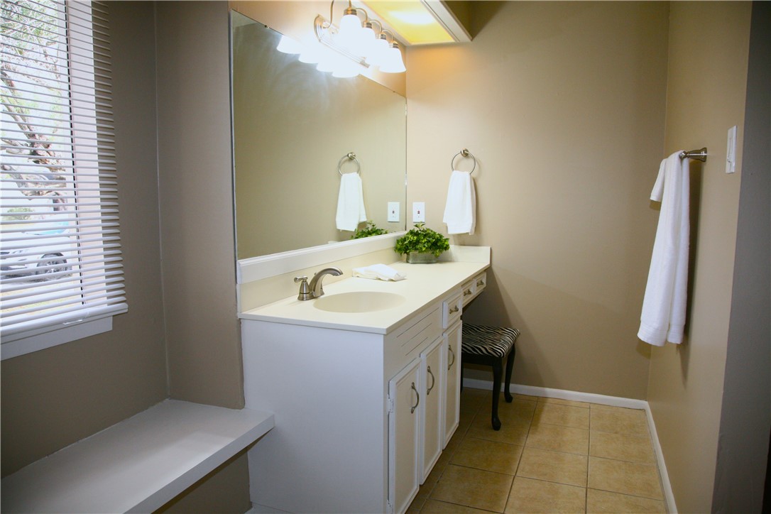 4517 Acushnet Dr Property Photo 10