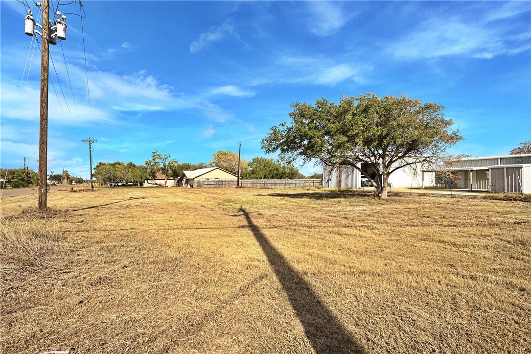 16526 Fm 624 Property Photo 6